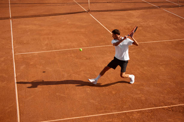 Tennisspieler auf Sandplatz