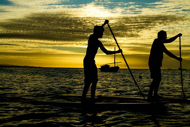 SUP erleben – Entspannung, Sport und Aussicht vereint Stand-Up-Paddling ist beim Rafting – Paddelsport im Urlaub die perfekte Kombination aus Entspannung, Gleichgewicht und Naturgenuss